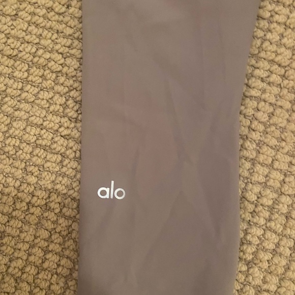 Alo high waisted ripped warrior leggings in Alloy- size XS NWOT - Picture 2 of 5